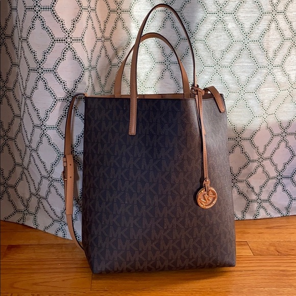 Michael Kors - Picture 1 of 9